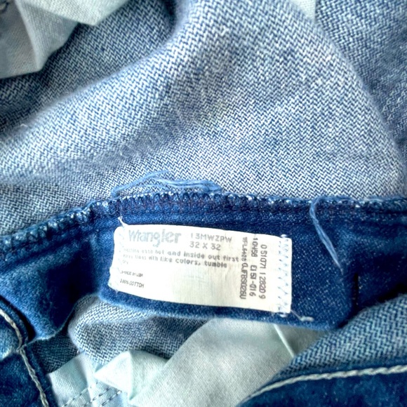 Wrangler, Blue Jeans, Size 32 x32 - Picture 3 of 3